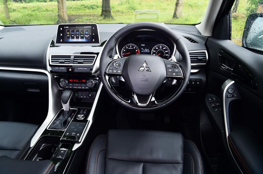 Торпедо Mitsubishi Eclipse Cross Black Connected 2019 года  (UK) (фото 6 из 13)